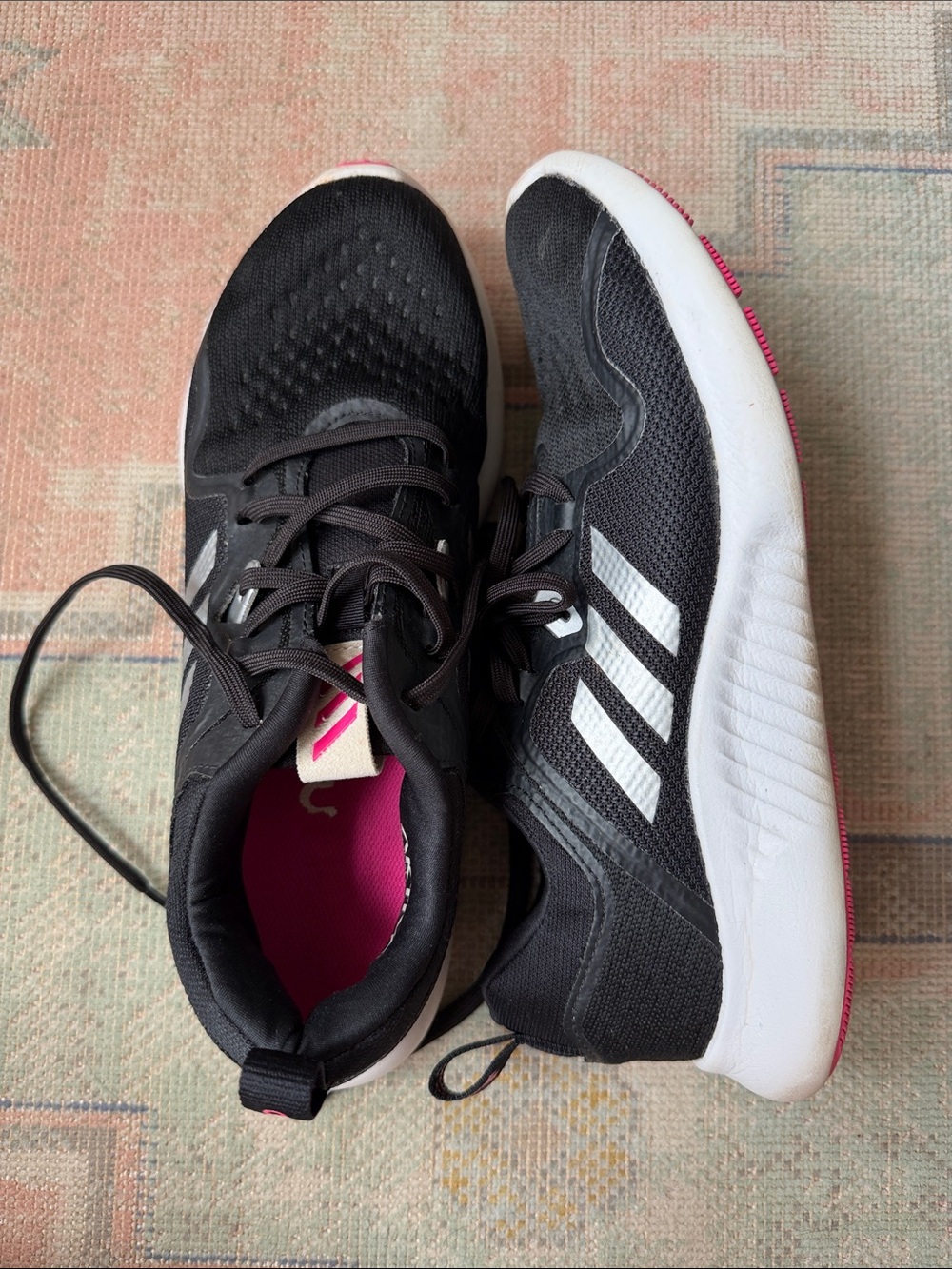 Women's Adidas Edgebounce Running Shoe Black/White/Shock Pink sz 9.5